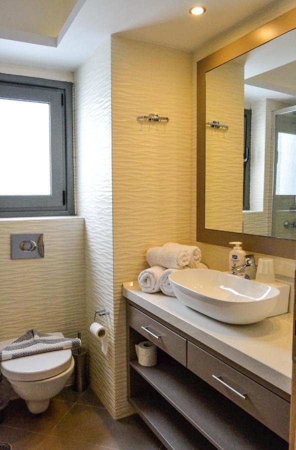 Potideon Bay Luxury Apartments Cárpatos Exterior foto